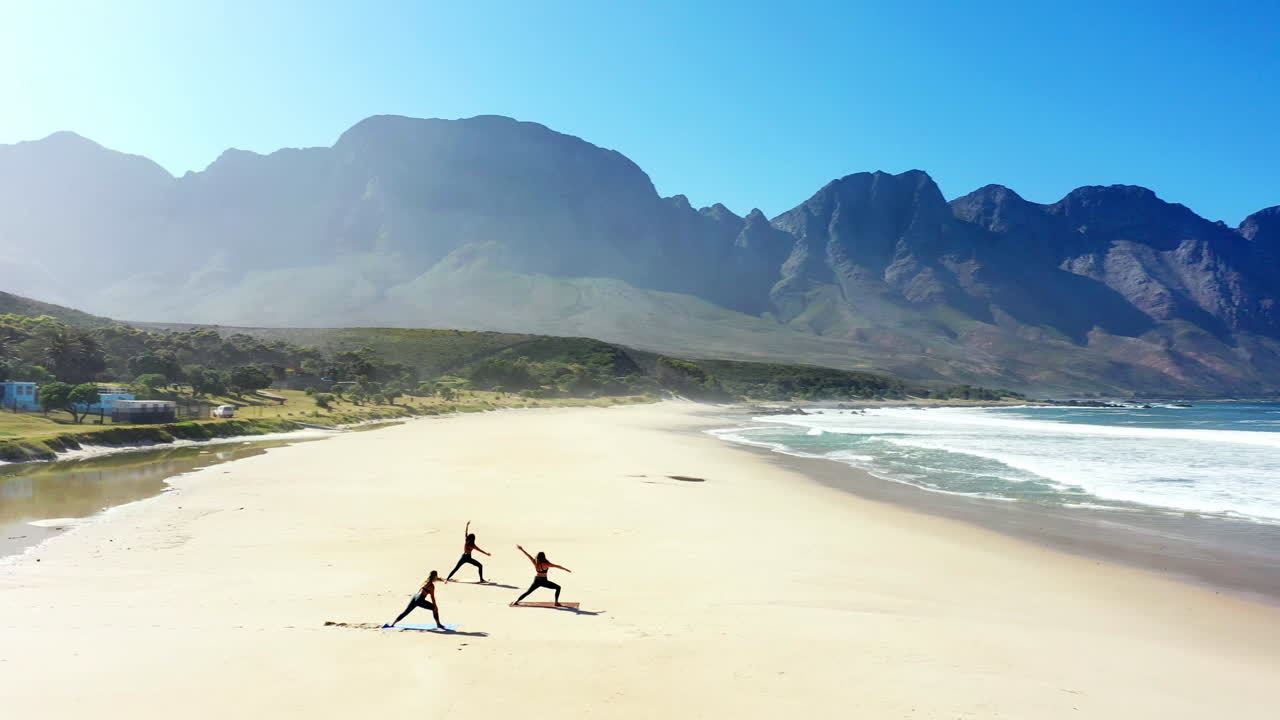 요가는 내면에서 일어나는 일을 통제합니다.
