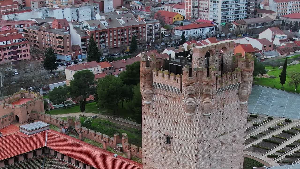 Panorama di castello e parco circostante
