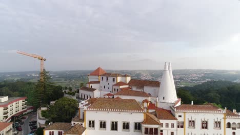 Paisaje-Pintoresco-Con-El-Palacio-Nacional-De-Sintra-En-La-Soleada-Vista-Aérea-Del-Día-De-Primavera