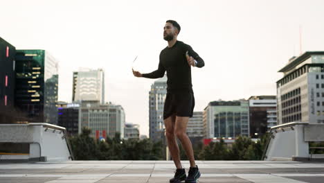 ciudad, entrenamiento de cuerda y salto de hombre