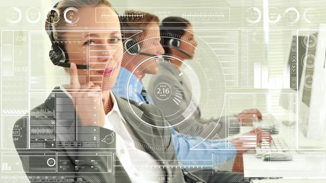 animación del procesamiento de datos sobre diversas personas de negocios que usan auriculares telefónicos