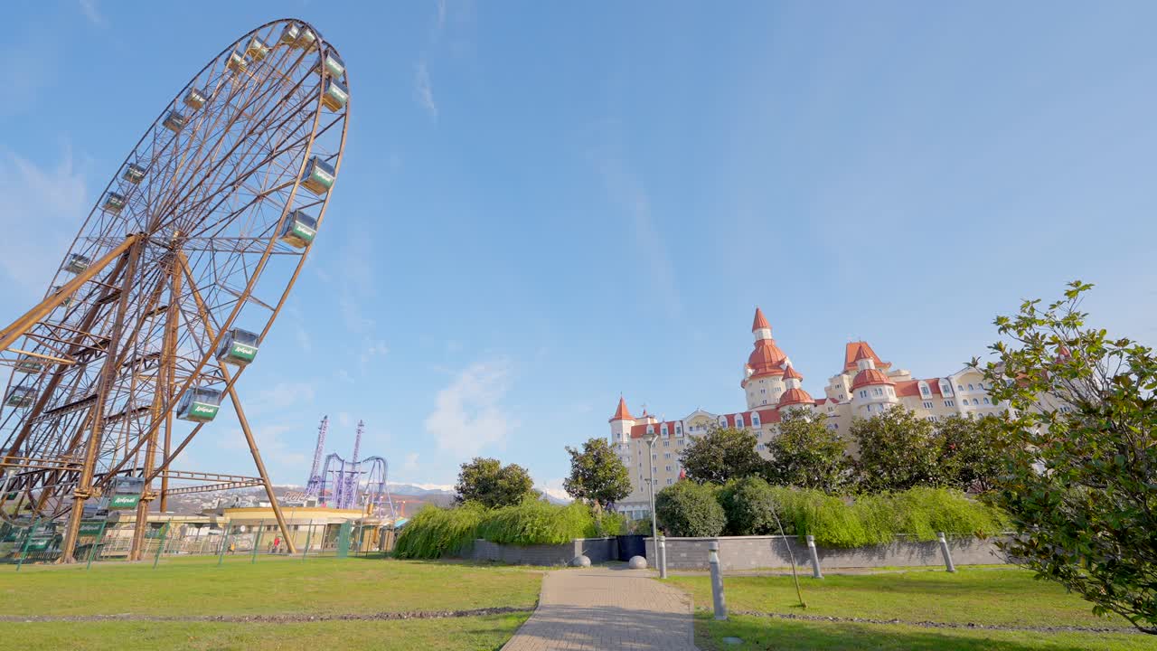 페리스 과 캐슬 호텔이 있는 놀이공원
