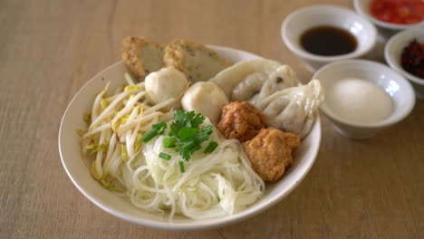 noodles-bowl-with-fish-ball