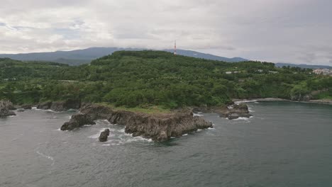 Descubre-Las-Piscinas-Hwanguji-En-Jeju,-Un-Tranquilo-Oasis-De-Ocio-Y-Belleza