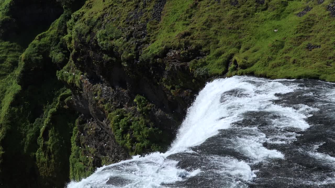 hermosa cascada de skógafoss en islandia en la parte superior, 4k