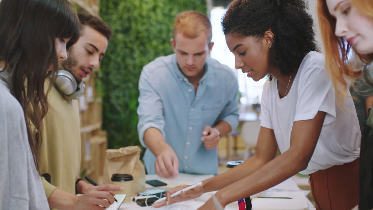 creativos, empresarios y colaboración en equipo