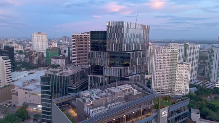 I grattacieli continuano ad espandere Cebu City verticalmente