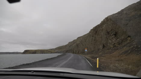 Conduciendo-Por-La-Autopista-En-Ciudad-Del-Cabo-Sudáfrica-Por-El-Océano