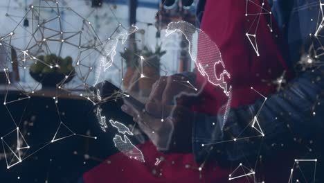 animación de la red de conexiones con el mundo sobre el hombre usando tableta