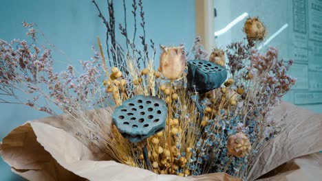 hermoso ramo de flores secas. herbario de plantas para decoración