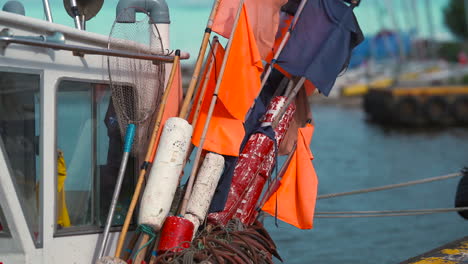 banderas en el barco de pesca