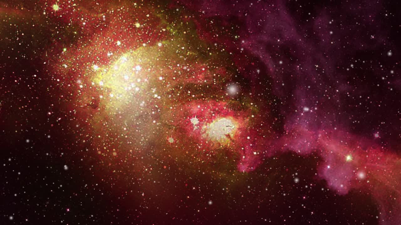 nubes nebulosas naranjas y rojas a la deriva por el universo