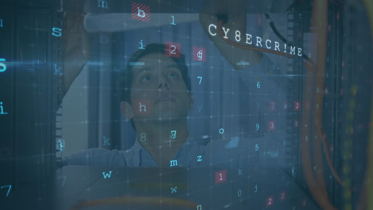 animación de un ataque cibernético texto y procesamiento de datos sobre un técnico informático caucásico con servidor