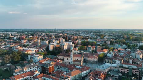 Imágenes-De-Drones-De-Saronno,-Italia