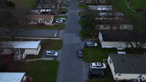 Parque-De-Casas-Rodantes-En-Estados-Unidos-Al-Atardecer.