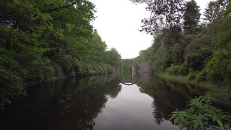 Devil's-Bridge-or-Rakotzbrücke,-Kromlauer-Park-in-Germany