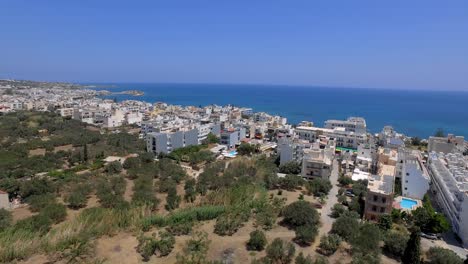 La-Ciudad-Turística-Hersonissos-En-Creta.-Toma-Aerea