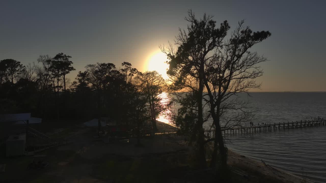 페어호프에서 모바일 베이 앨라배마 너머로 보이는 일몰의 공중 전망