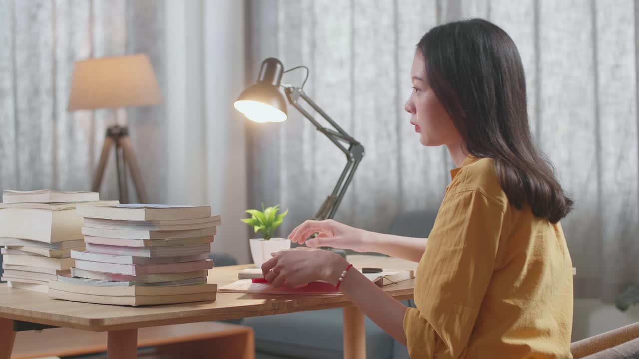 가정에서 공부하는 학생