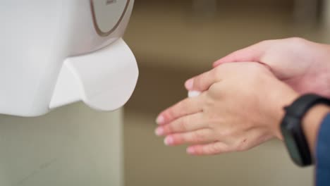 close up video of using a hand sanitizer