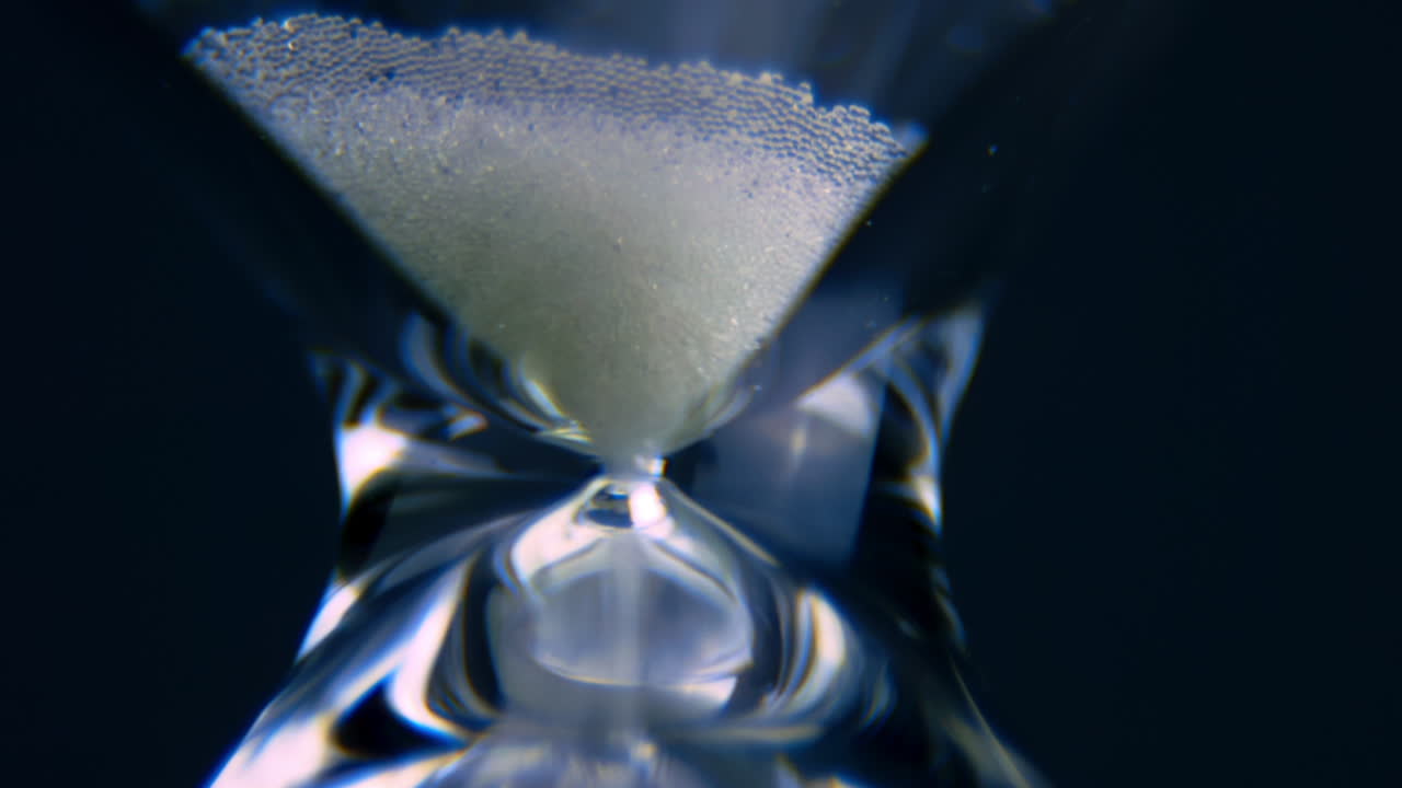 時間の経過を反映する砂時計