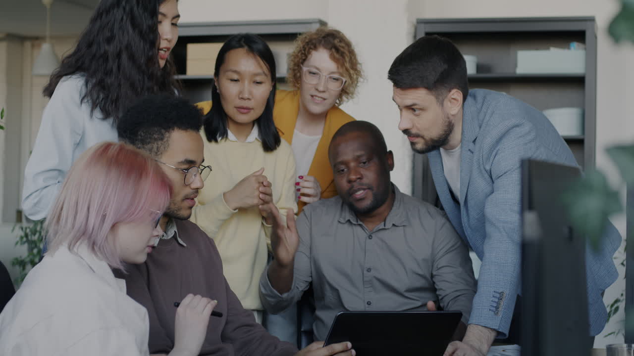 equipe de negócios diversificada em reunião