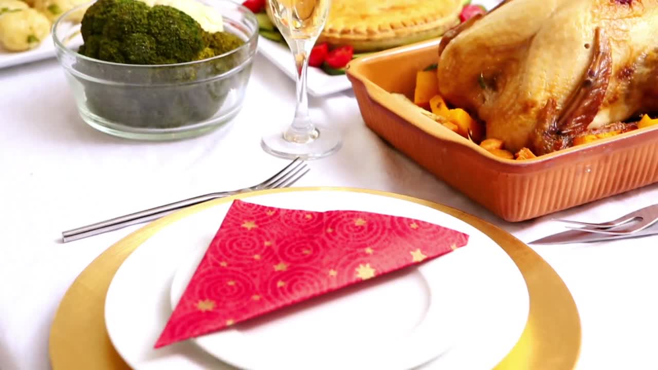 음식 이 있는 크리스마스 식사 테이블