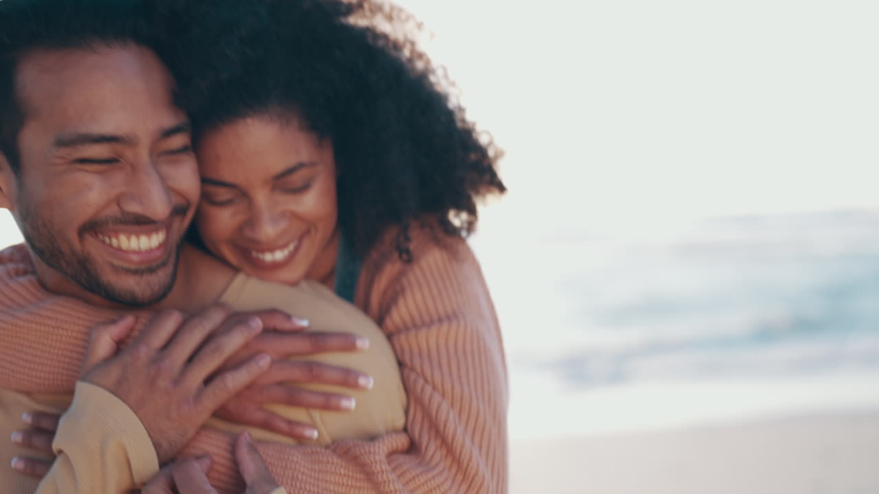 커플, 포옹과 해변과 사랑과 여행