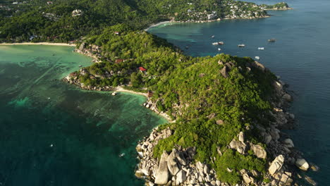 Península-Sur-En-La-Isla-De-Koh-Tao-Con-Playa-Tropical-Y-Agua-Azul-En-Verano-En-Tailandia