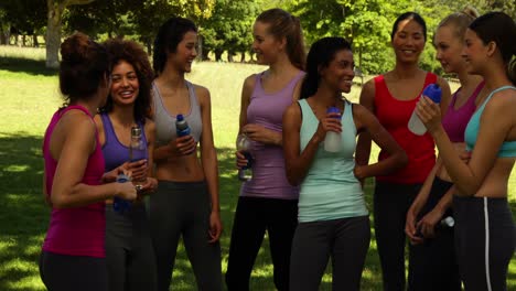 Fitness-class-taking-a-break-and-chatting-in-the-park