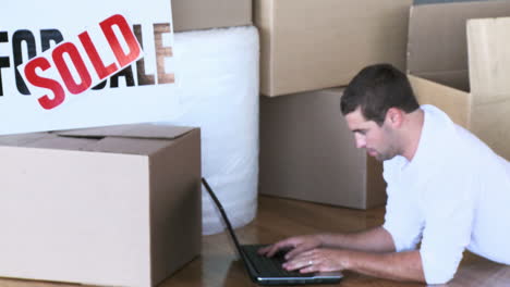 man using the laptop during his home move