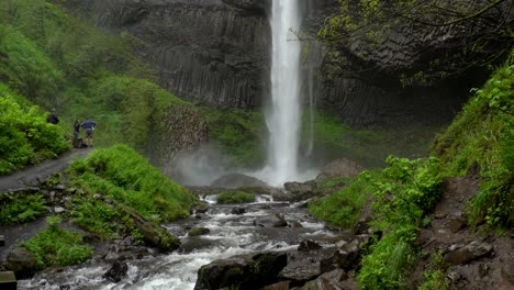 Cataratas-Latourell-En-El-Desfiladero-Del-Río-Columbia,-Oregon