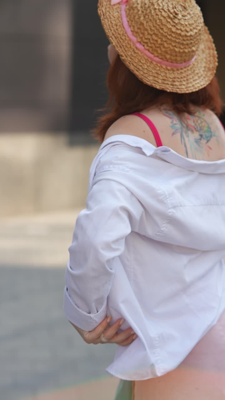 Donna in abito estivo