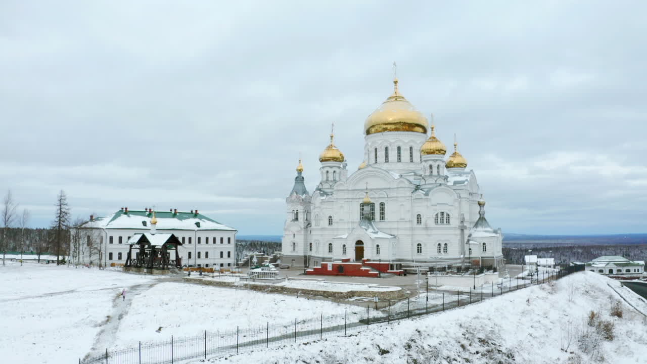 눈 인 러시아 수도원