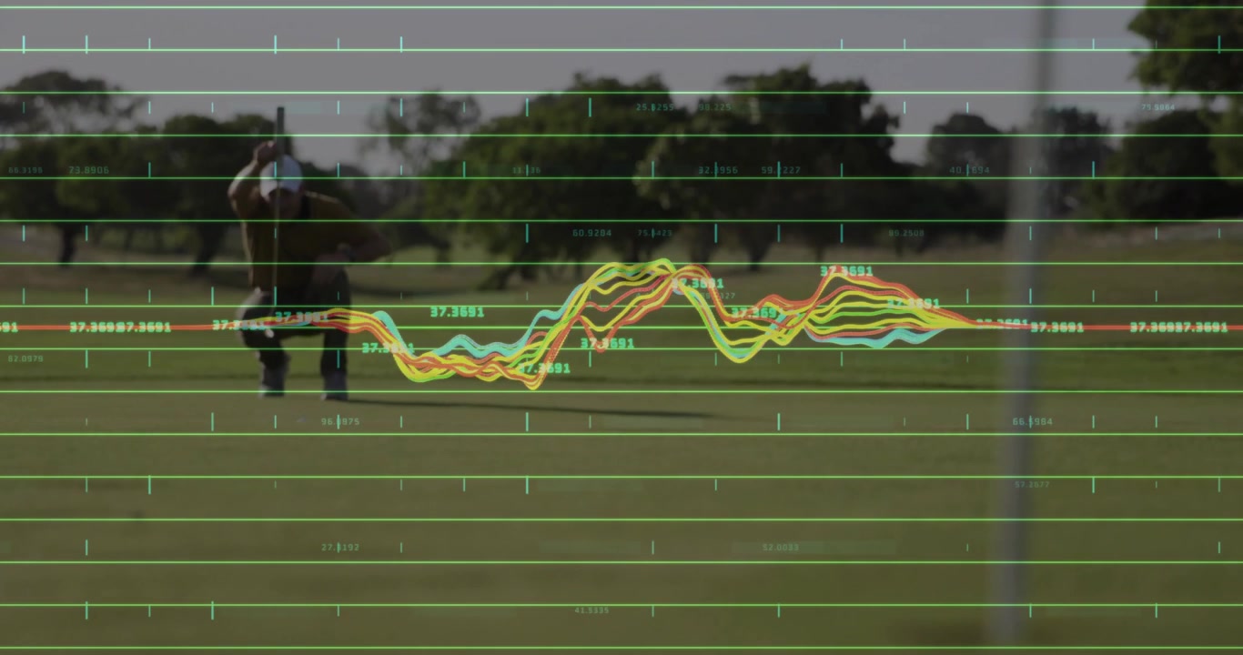 Forme d'onda che salgono sul fairway, tecnologia golfistica che traccia il golfista che entra e oscilla la mazza accanto al segnaposto del tee