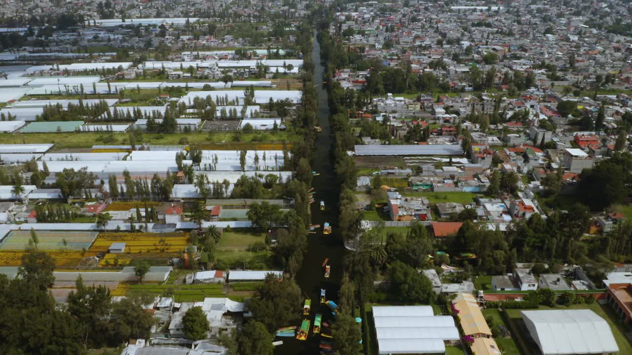 vista aérea de chinampas en el valle de méxico en xochimilco