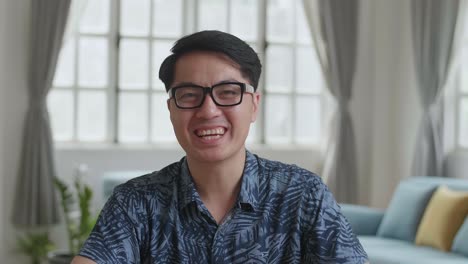 asian man video call and talking to camera at home, video in 4k