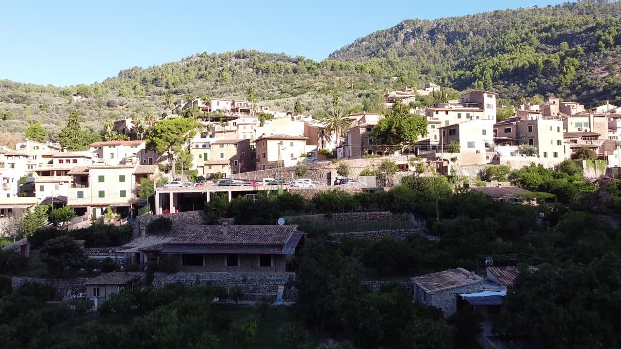 la ciudad de fornalutx en las montañas de tramuntana