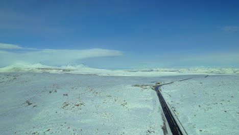 Experimente-El-Majestuoso-Mirador-De-Los-Volcanes-Con-El-Volcán-Sabancaya-De-Fondo