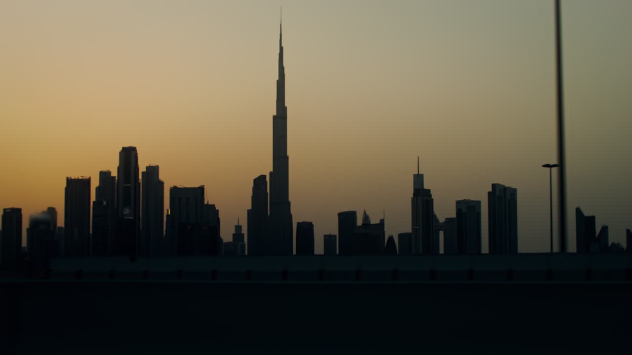 L'orizzonte di Dubai al tramonto