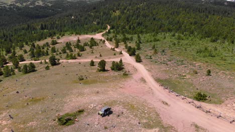 Vista-Aérea-De-La-Montaña-Con-Sxs