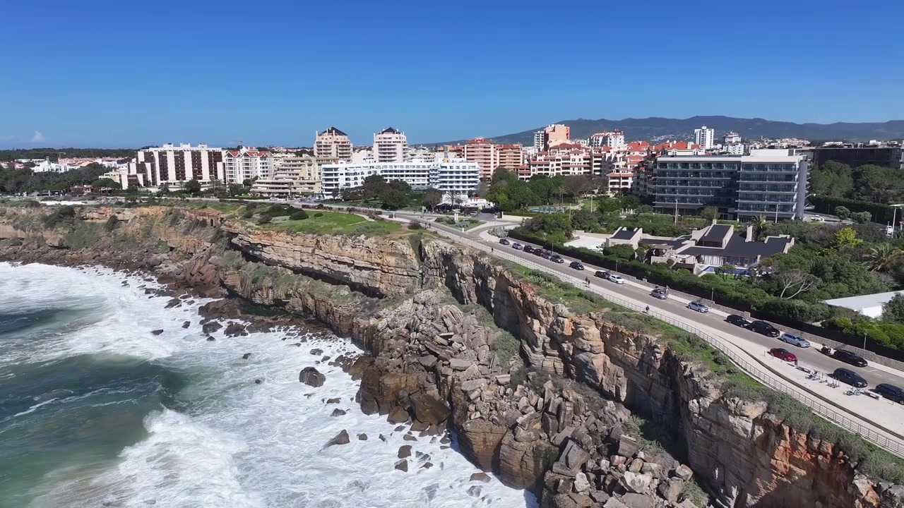 Skyline di Cascais a Cascais, nel distretto di Lisbona, Portogallo. Paesaggio costiero. Punto di riferimento turistico. Scena urbana.