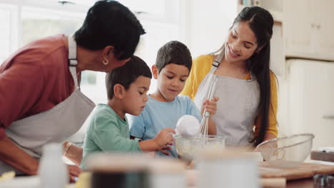 Abuela,-Hornear-O-Niños-Aprendiendo-Con-La-Madre