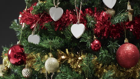 Video-De-árbol-De-Navidad-Con-Adornos-Y-Corazones-Con-Espacio-Para-Copiar