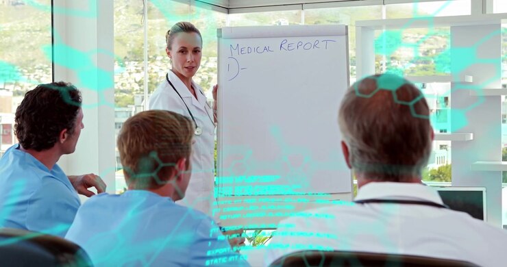 Animazione di elaborazione dati su sfondo di dottoresse caucasiche che tengono una presentazione in ospedale