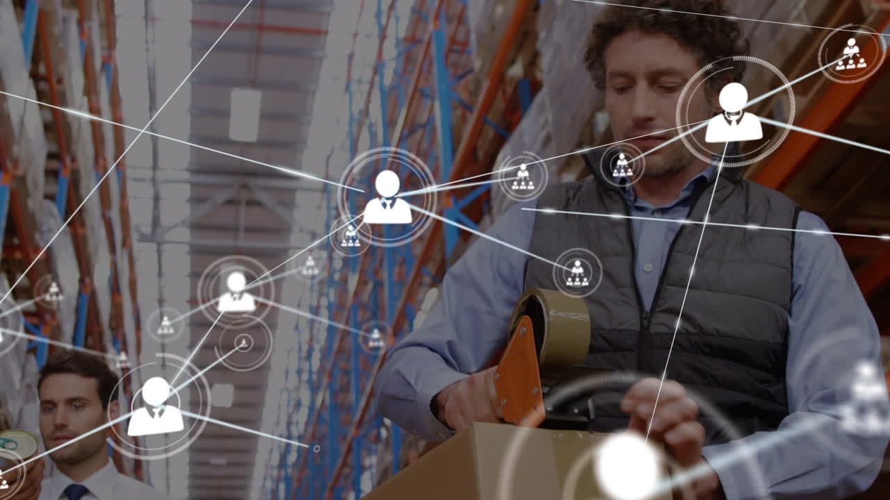 animación de iconos del globo conectando puntos, trabajador caucásico empacando bienes en el almacén