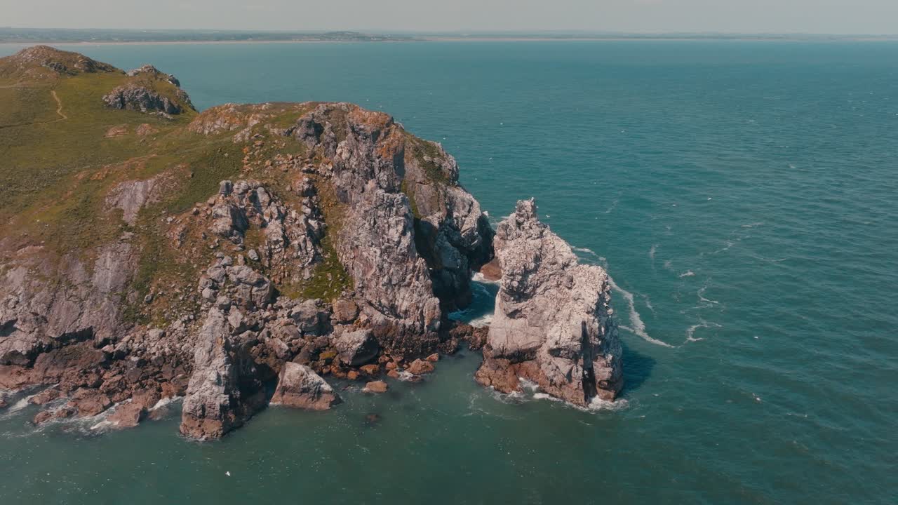 Cliffs of Ireland with turqoise waters