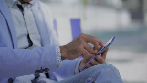 cropped shot of man using smartphone outdoor