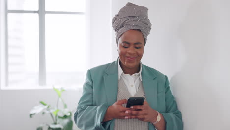 Meme,-phone-or-black-woman-on-social-media