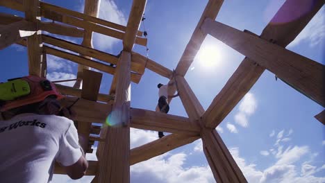 construcción de cabañas de madera en curso